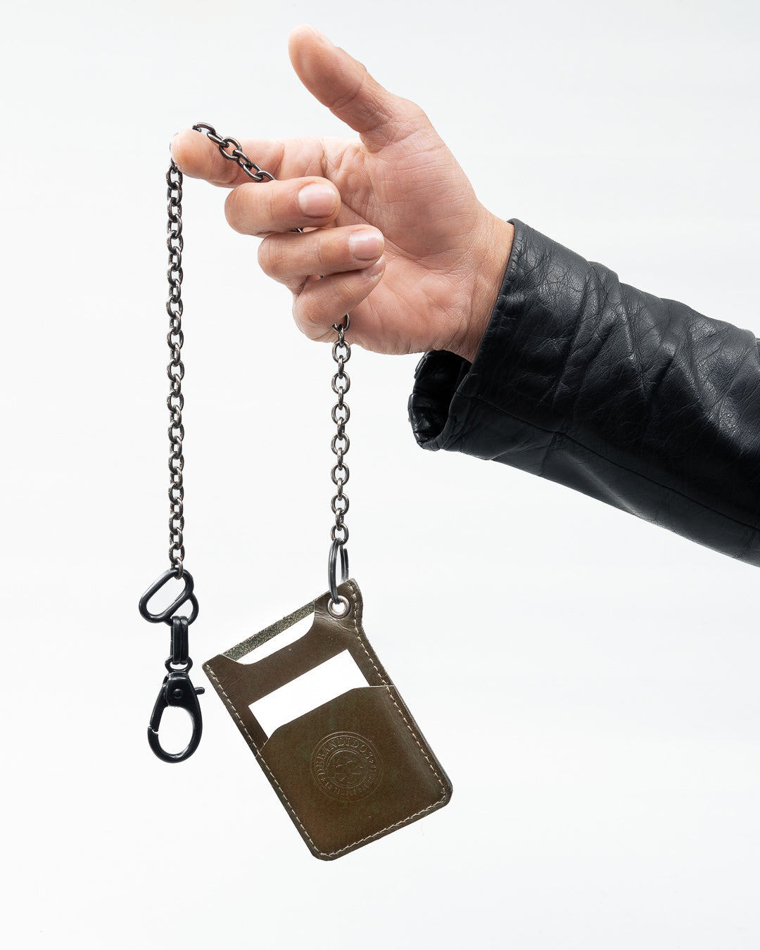 Tarjetero con cadena