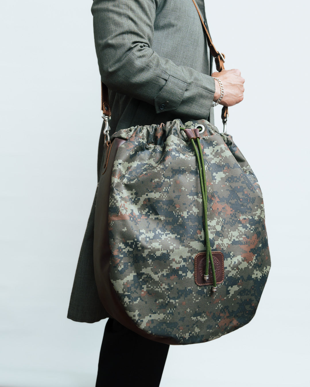 Tula camuflada para casco